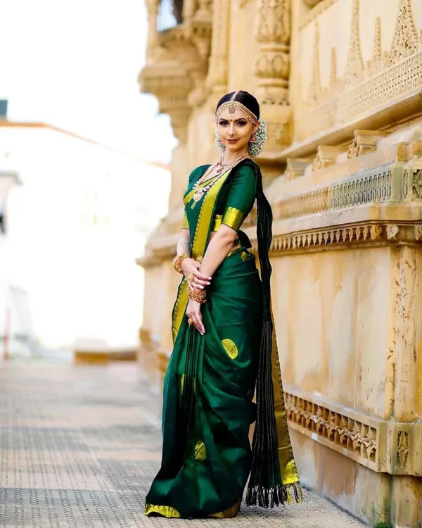 Green_Riddhi_creatrion_Embellished_Banarasi_Jacquard_Saree_(Green)